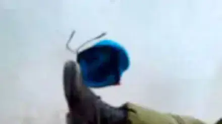 חיילי צה"ל מבזים כומתות צבאיות חיילי צה"ל מבזים כומתות צבאיות