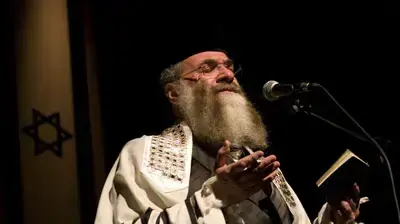 חזן בטקס יום השואה של עיריית תל אביב בתיאטרון הקמארי