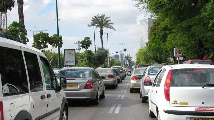 9 מ-10 נוסעים לבד 9 מ-10 נוסעים לבד