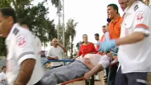 פגיעה ישירה של רקטה בקניון חוצות באשקלון פגיעה ישירה של רקטה בקניון חוצות באשקלון