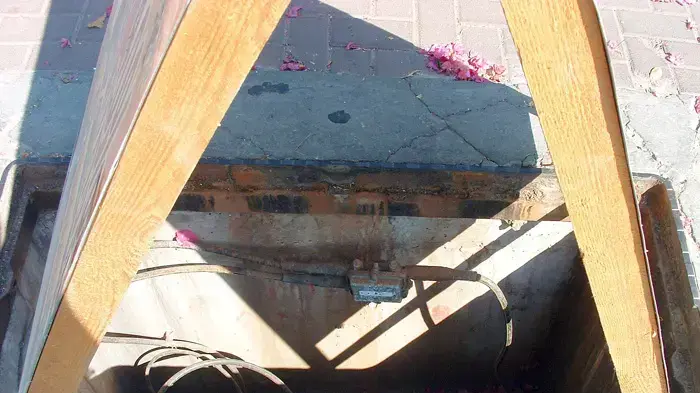 מכסה בור מברזל שנגנב בגן יבנה מכסה בור מברזל שנגנב בגן יבנה
