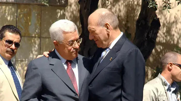 פגישת ראש הממשלה אהוד אולמרט עם יו"ר הרשות הפלשתינית אבו מאזן בבית ראש הממשלה, ירושלים פגישת ראש הממשלה אהוד אולמרט עם יו"ר הרשות הפלשתינית אבו מאזן בבית ראש הממשלה, ירושלים