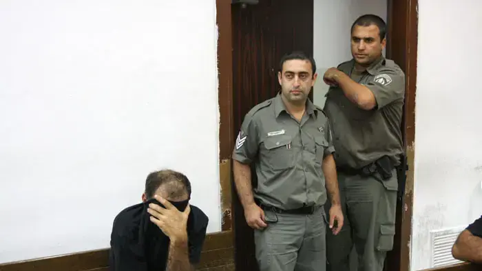 נאשם באונס 2 בנותיו ונמלט מהארץ נאשם באונס 2 בנותיו ונמלט מהארץ