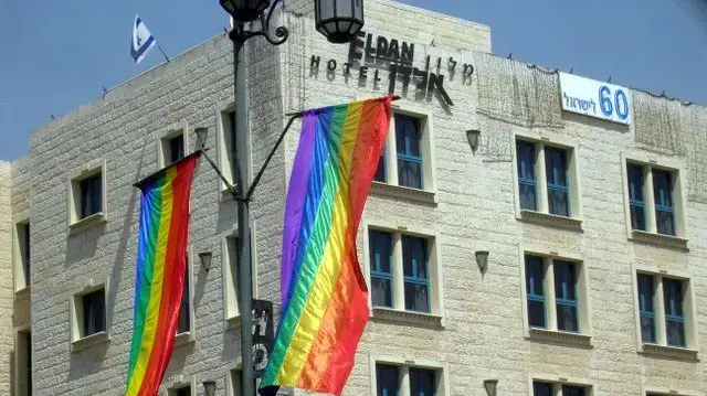 דגלי גאווה נתלו במרכז ירושלים לקראת מצעד הגאווה דגלי גאווה נתלו במרכז ירושלים לקראת מצעד הגאווה
