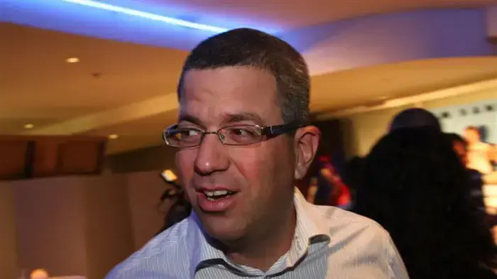 דב גילהר דב גילהר