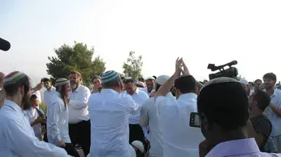 חתונה על הריסות חומש במלאת 3 שנים לפינוי חתונה על הריסות חומש במלאת 3 שנים לפינוי