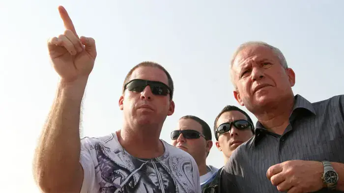 השר לביטחון פנים אבי דיכטר באתר החיפושים של הילדה רוז רוני השר לביטחון פנים אבי דיכטר באתר החיפושים של הילדה רוז רוני