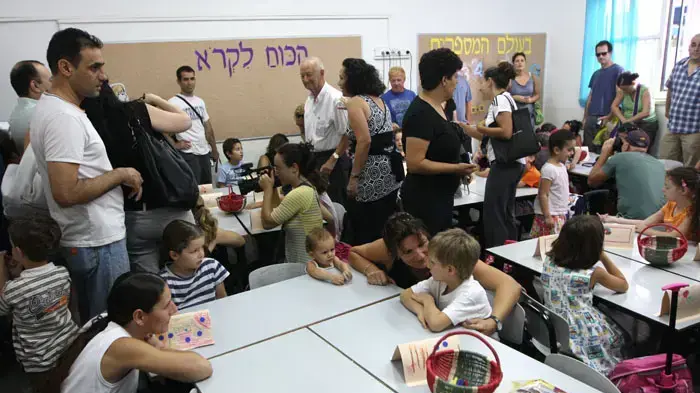 חוזרים לבית הספר חוזרים לבית הספר