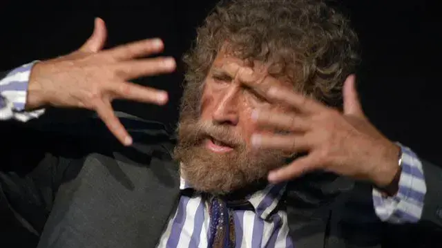 מתוך ההצגה "הנפילה" מתוך ההצגה "הנפילה"