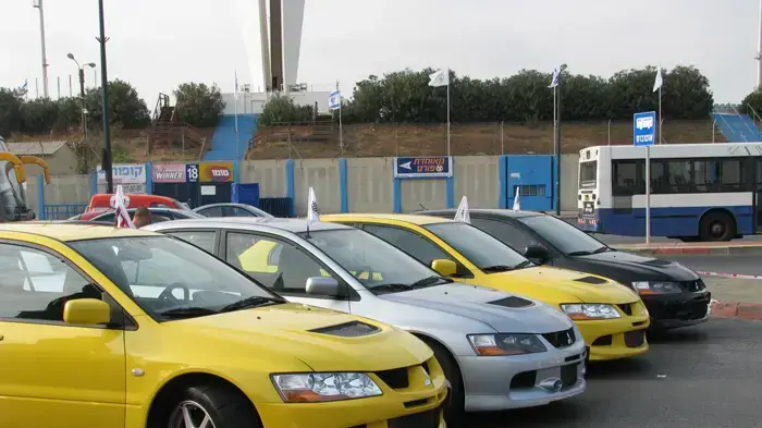שורת מכוניות שורת מכוניות
