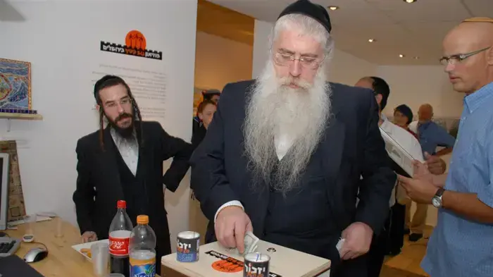 מאיר פרוש מבקר במוזיאון גוש קטיף בירושלים מאיר פרוש מבקר במוזיאון גוש קטיף בירושלים
