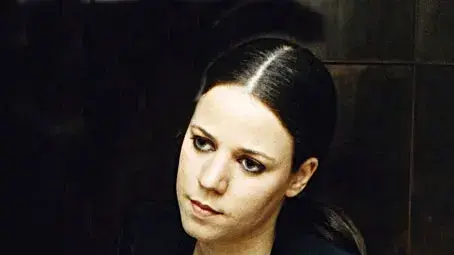 הולכת אחרי אביה. רונה קינן הולכת אחרי אביה. רונה קינן