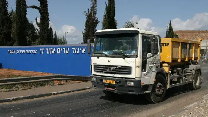 משאית מובילה זבל משאית מובילה זבל