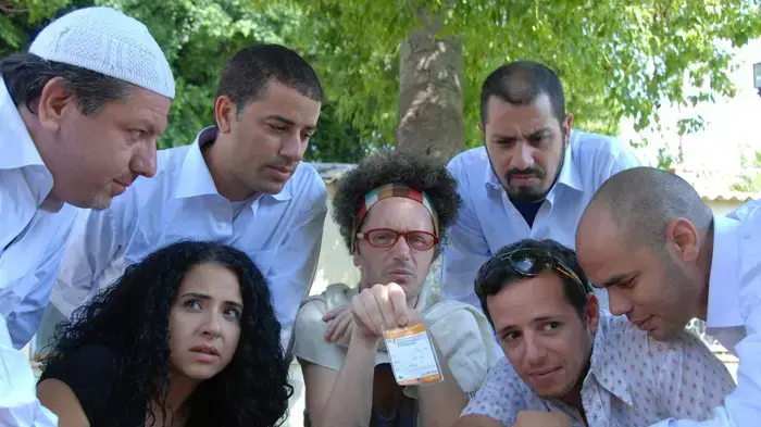 ההצגה חומוס צ'יפס סלט ההצגה חומוס צ'יפס סלט