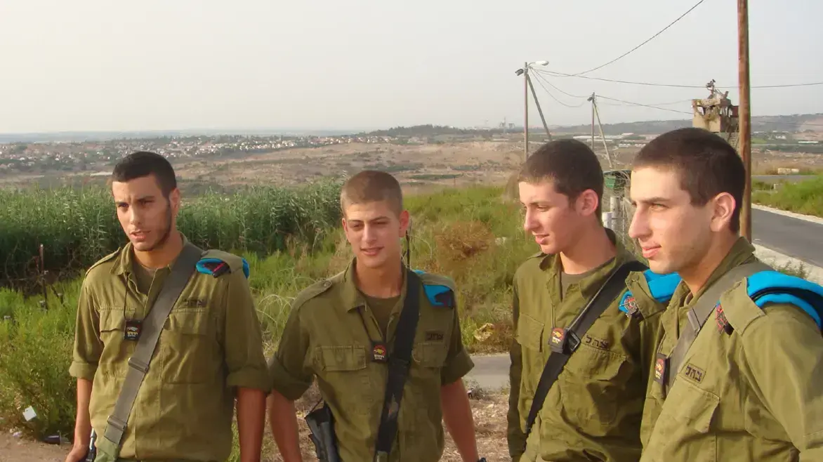 חיילים מגדוד דרקון חיילים מגדוד דרקון
