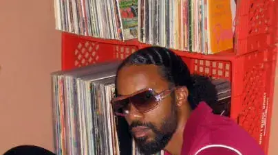 עוד שם מדובר שמגיע בזמן אמת. Dam Funk עוד שם מדובר שמגיע בזמן אמת. Dam Funk