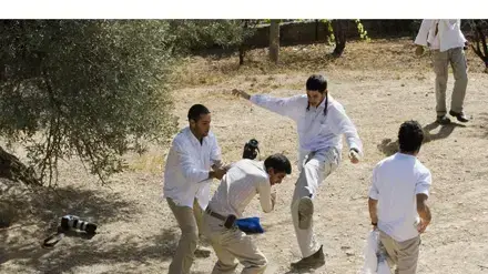 מתנחלים בחברון תוקפים צלם רויטרס פלסטיני בעת מסיק מתנחלים בחברון תוקפים צלם רויטרס פלסטיני בעת מסיק