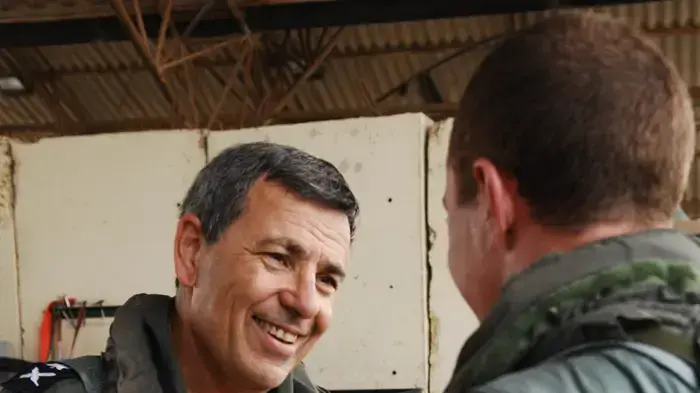 מפקד חיל האוויר עידו נחושתן בביה"ס לטיסה מפקד חיל האוויר עידו נחושתן בביה"ס לטיסה