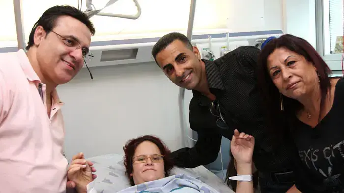 חגיגות יום הולדת למלי יזדי שנפגעה בתאונת פגע וברח