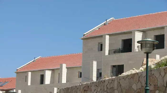 בנייה בלתי חוקית בשכונת ג'בל ררטיס בהתנחלות בית אל בנייה בלתי חוקית בשכונת ג'בל ררטיס בהתנחלות בית אל