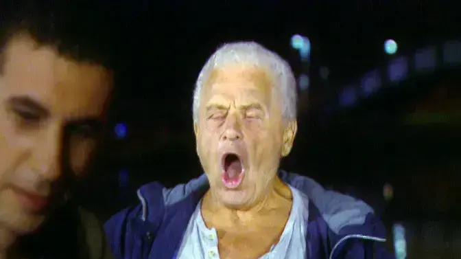 רוצים לשמוע אושיק לוי, נתקלים באריק לביא. מתוך הסרט