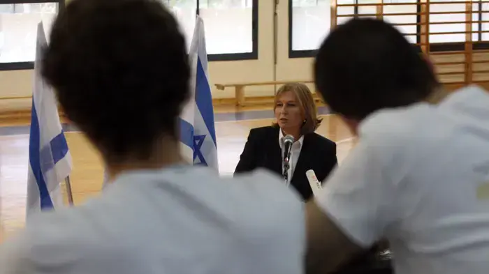 ציפי לבני בתיכון חדש ציפי לבני בתיכון חדש