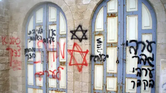 כתובות מוחמד חזיר על מסגד ביפו כתובות מוחמד חזיר על מסגד ביפו