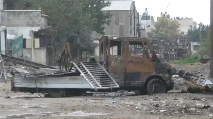 עדות בעל המשאית שהופגזה בג'באליה, הטוען שהיו עליה בלוני חמצן ולא טילי גראד עדות בעל המשאית שהופגזה בג'באליה, הטוען שהיו עליה בלוני חמצן ולא טילי גראד