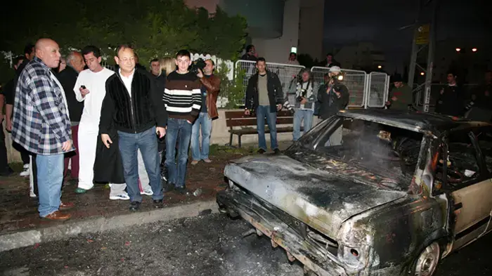 מטח רקטות גראד על אשקלון פגע בבית ובמכונית מטח רקטות גראד על אשקלון פגע בבית ובמכונית