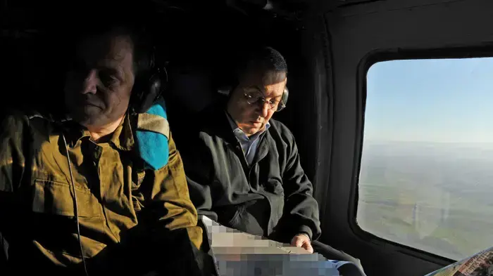 שר הביטחון מבקר באוגדת עזה שר הביטחון מבקר באוגדת עזה