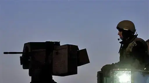 חייל צה"ל בגבול רצועת עזה חייל צה"ל בגבול רצועת עזה