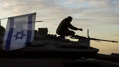 חיילי צה"ל ממתינים בגבול לפני הכניסה לעזה חיילי צה"ל ממתינים בגבול לפני הכניסה לעזה