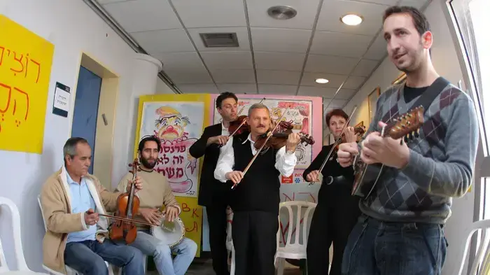 נגני התזמורת האנדולוסית מתבצרים בבניין באשדוד נגני התזמורת האנדולוסית מתבצרים בבניין באשדוד