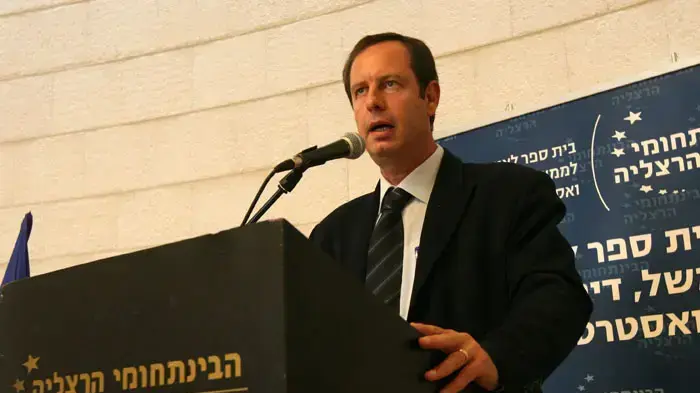 אופיר פינס בפאנל על מערכת המשפט אופיר פינס בפאנל על מערכת המשפט