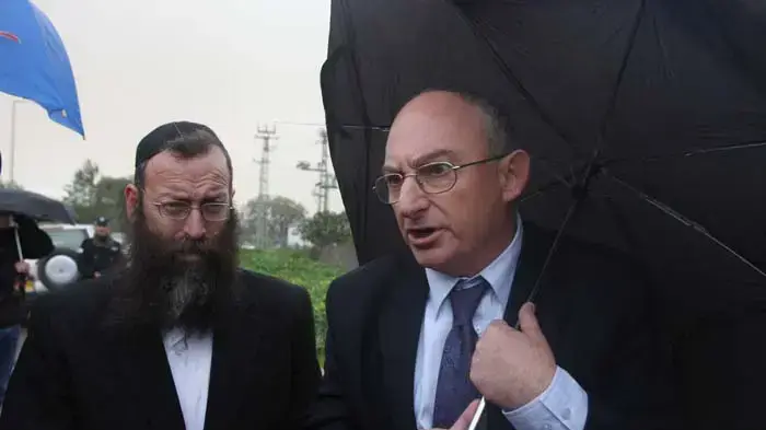 אריה אלדד וברוך מרזל בכניסה לאום אל פאחם אריה אלדד וברוך מרזל בכניסה לאום אל פאחם