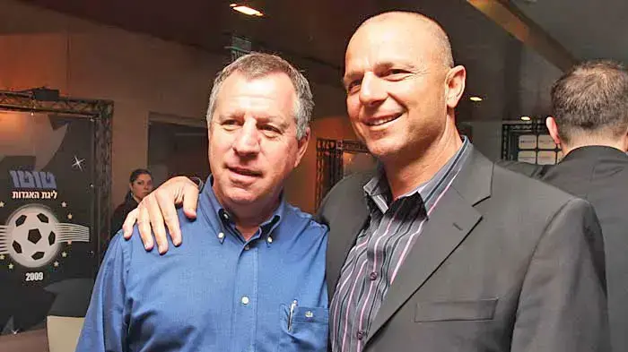 כדורגלני העבר אבי כהן (מימין) לצד דני נוימן כדורגלני העבר אבי כהן (מימין) לצד דני נוימן