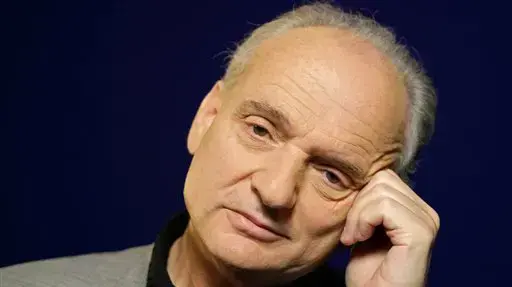 חוזר לטלוויזיה. דיוויד צ'ייס חוזר לטלוויזיה. דיוויד צ'ייס