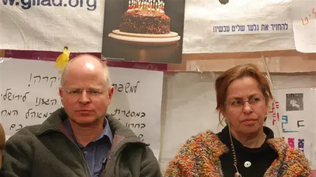 אוהל מחאה משפחת שליט בירושלים אוהל מחאה משפחת שליט בירושלים