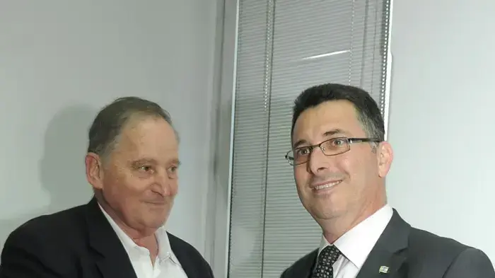 שר החינוך גדעון סער ויו"ר ארגון המורים רן ארז שר החינוך גדעון סער ויו"ר ארגון המורים רן ארז