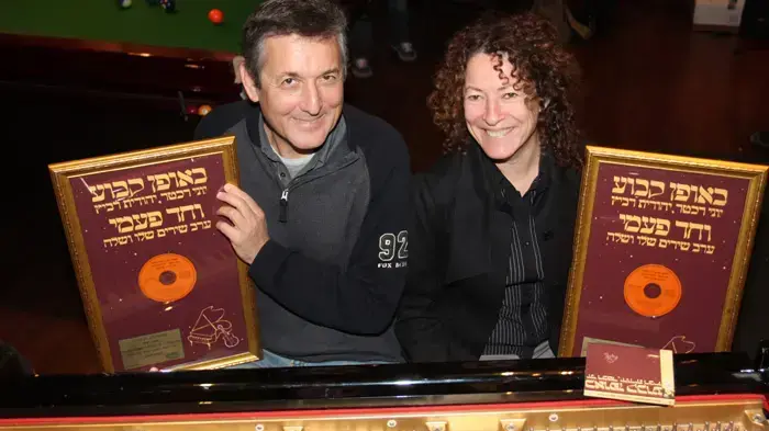 יוצאת במהדורה חדשה. רביץ ורכטר עם אלבום הזהב של "באופן קבוע וחד פעמי יוצאת במהדורה חדשה. רביץ ורכטר עם אלבום הזהב של "באופן קבוע וחד פעמי