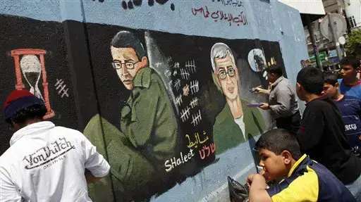 גרפיטי של גלעד שליט ורון ארד בעזה גרפיטי של גלעד שליט ורון ארד בעזה