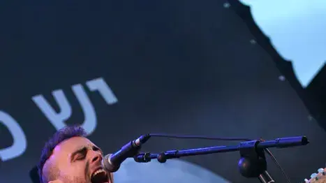 אכסניה חמה. אסף אבידן והמוג'וז אכסניה חמה. אסף אבידן והמוג'וז