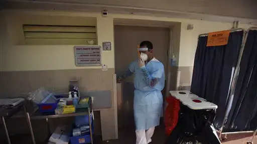 מתגוננים מפני שפעת החזירים בבית חולים מאיר בכפר סבא מתגוננים מפני שפעת החזירים בבית חולים מאיר בכפר סבא