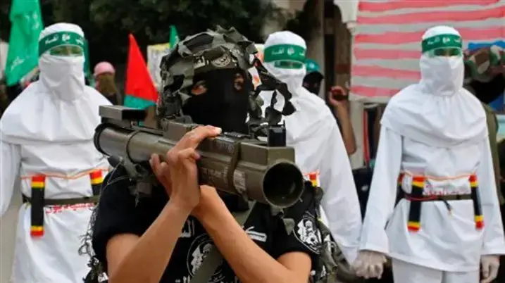 פעיל חמאס בעצרת ברצועת עזה פעיל חמאס בעצרת ברצועת עזה