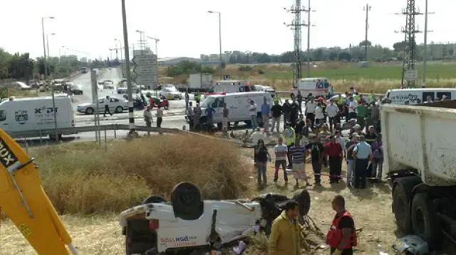 תאונת דרכים בצומת בנימין בכניסה לכפר סבא תאונת דרכים בצומת בנימין בכניסה לכפר סבא
