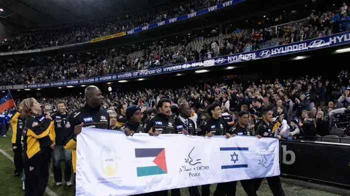 בועטים לשלום בועטים לשלום