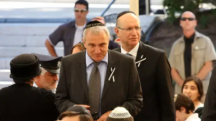 השר לביטחון פנים יצחק אהרונוביץ וחכ אבישי ברוורמן השר לביטחון פנים יצחק אהרונוביץ וחכ אבישי ברוורמן