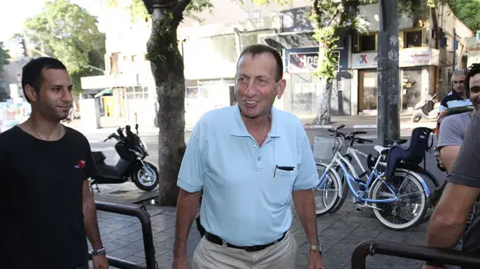 חופש הביטוי. רון חולדאי חופש הביטוי. רון חולדאי
