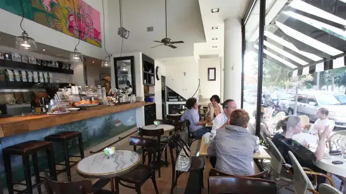 בית קפה אספרסו בר בשדרות רוטשילד בית קפה אספרסו בר בשדרות רוטשילד