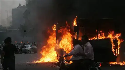 מהומות ברחובות טהרן בעקבות ניצחון אחמדינג'ד בבחירות מהומות ברחובות טהרן בעקבות ניצחון אחמדינג'ד בבחירות